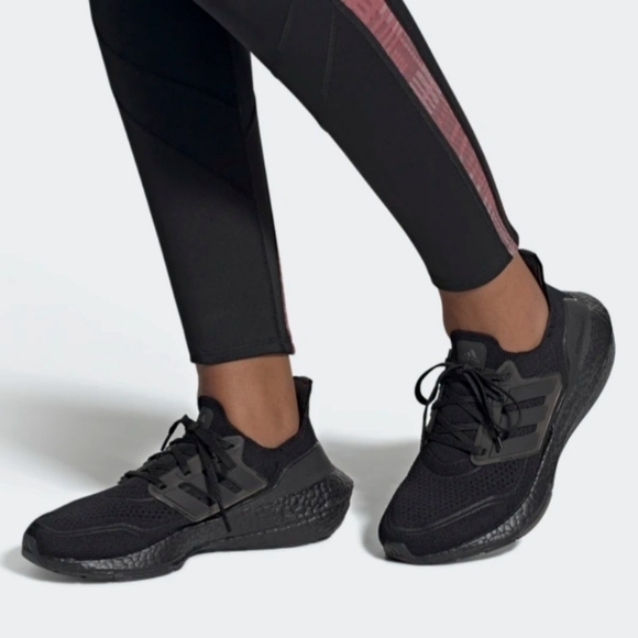 Nwt Adidas ultraboost 21 women's size 8 black on black - Picture 7 of 7